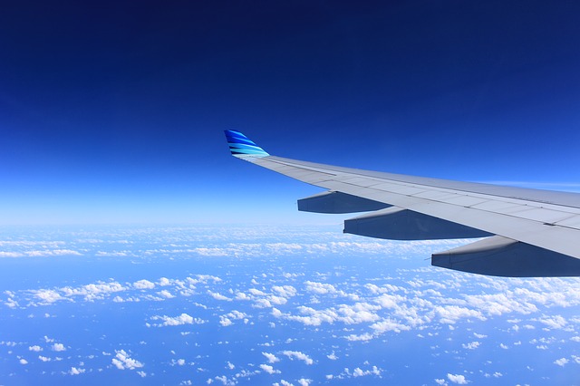Kannst du Einäscherung-Asche-in-einem-Flugzeug nehmen?